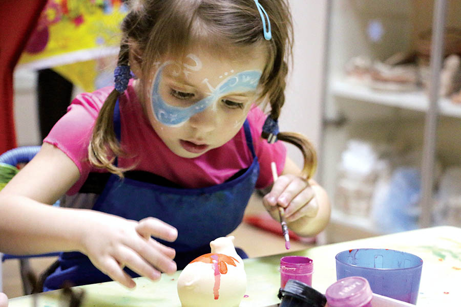 Beneficios de hacer manualidades en niños